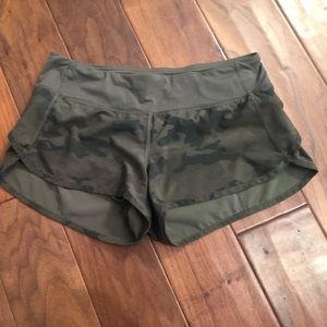 Lululemon speed shorts size 6 camo