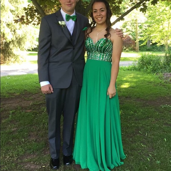 Prom or Formal Dress - Picture 1 of 4