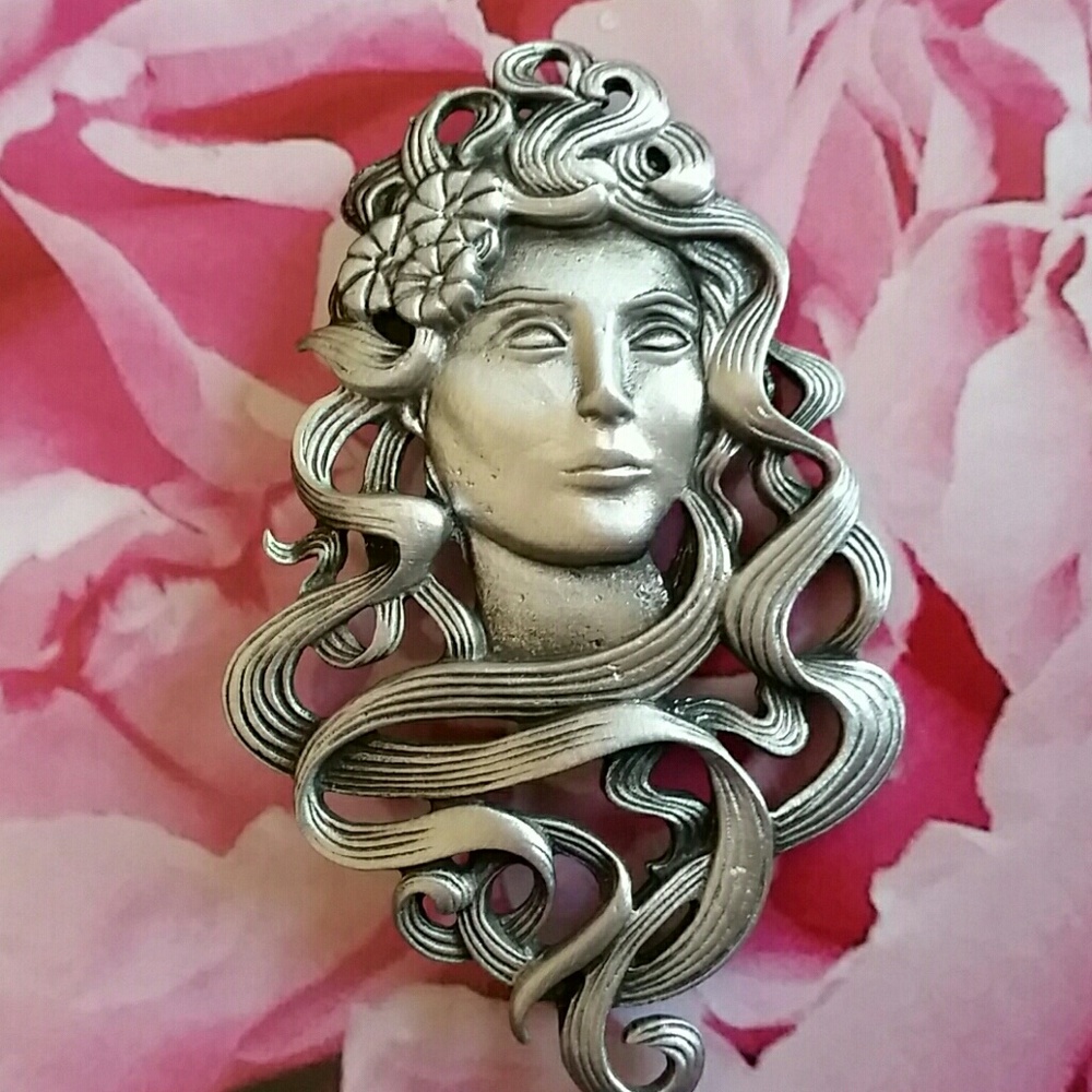 ♦️SOLD♦️ JJ PEWTER PIN