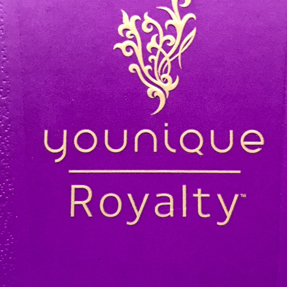 Younique Royalty Pore Purifying Cleanser