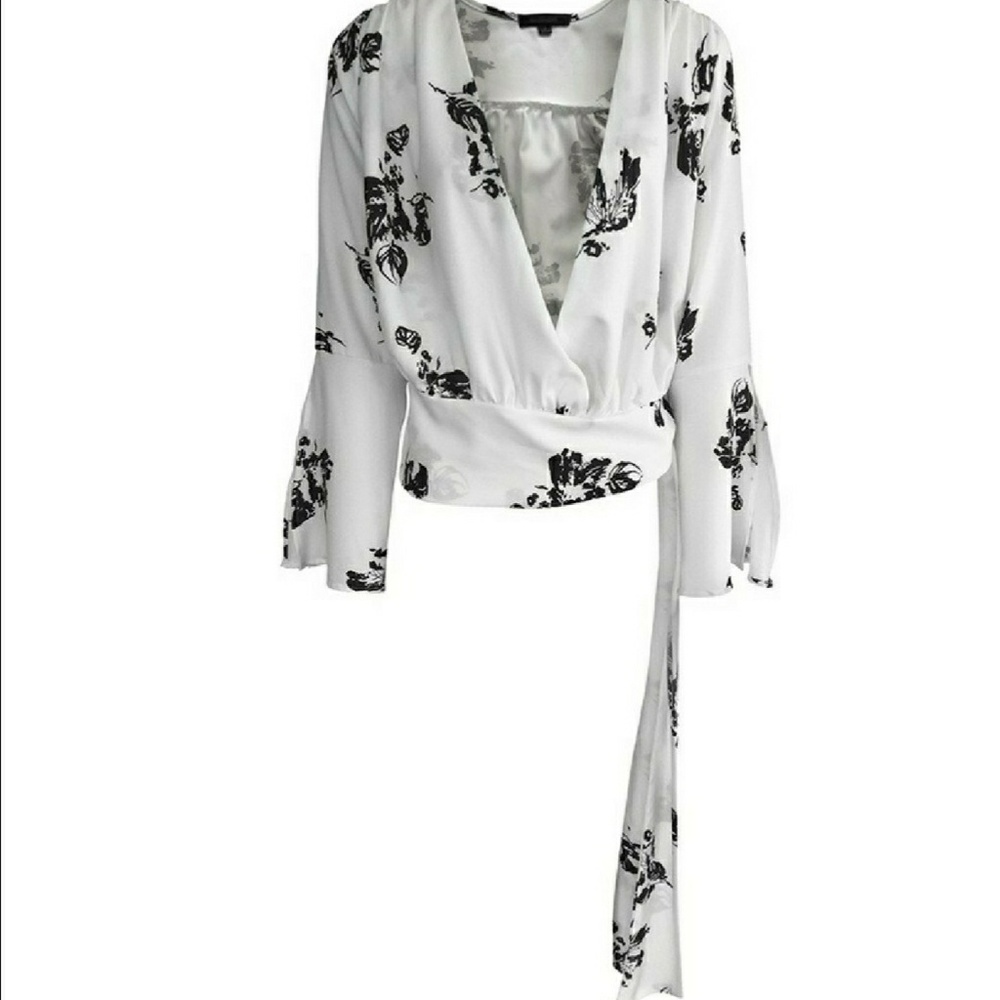 ❤️Bell sleeve floral print blouse!