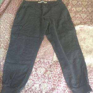 Cute linen joggers! EUC CHARCOAL GREY