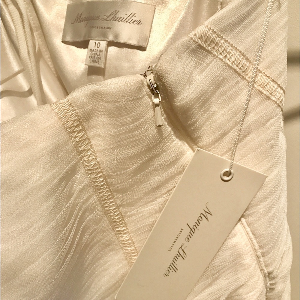 ❤️SALE❤️ IVORY IN COLOR Monique Lhuillier gown. 10 - Picture 3 of 8