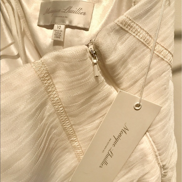 ❤️SALE❤️ IVORY IN COLOR Monique Lhuillier gown. 10 - Picture 3 of 8