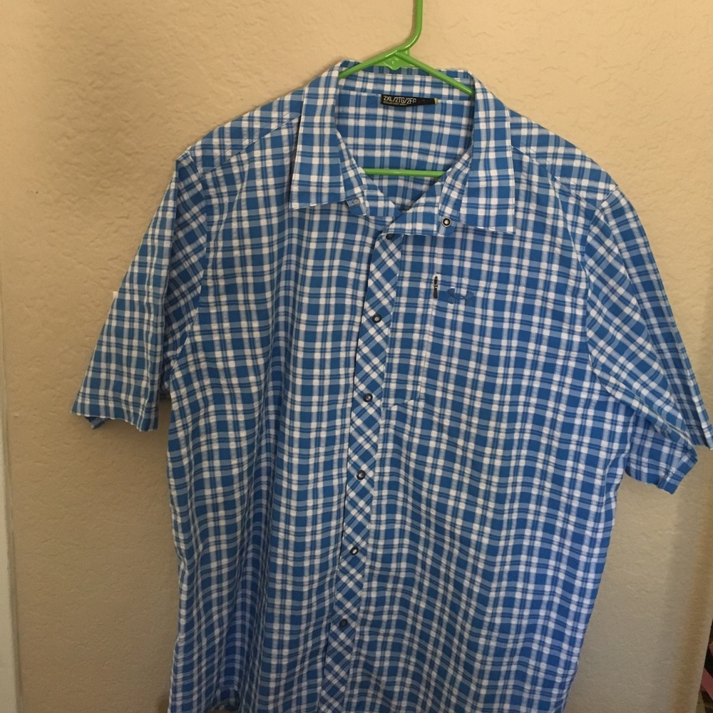 Blue and white Under Armour shirt