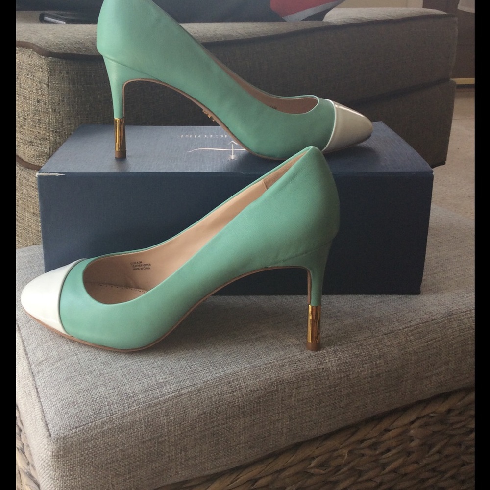 Pour la Victoire teal green pumps
