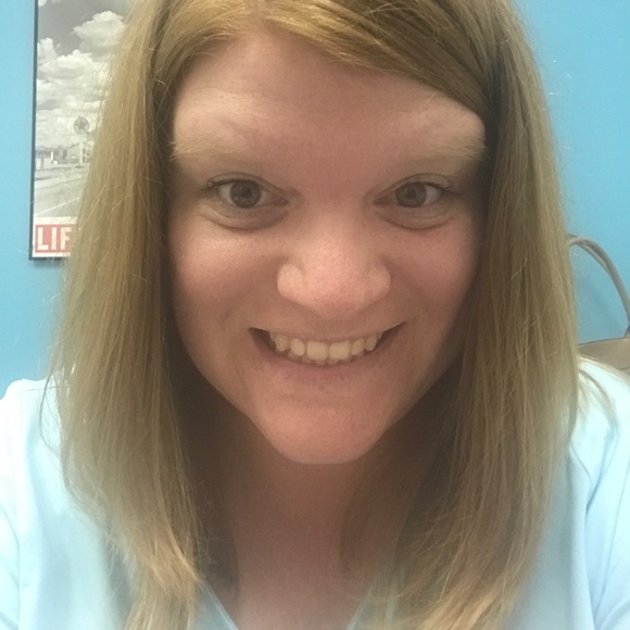 Meet your Posher, Melissa - Picture 2 of 5