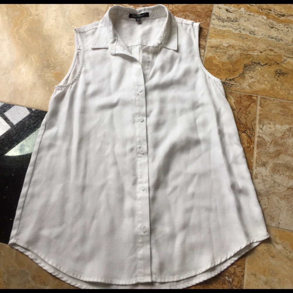Velvet Heart softest sleeveless crisp button down