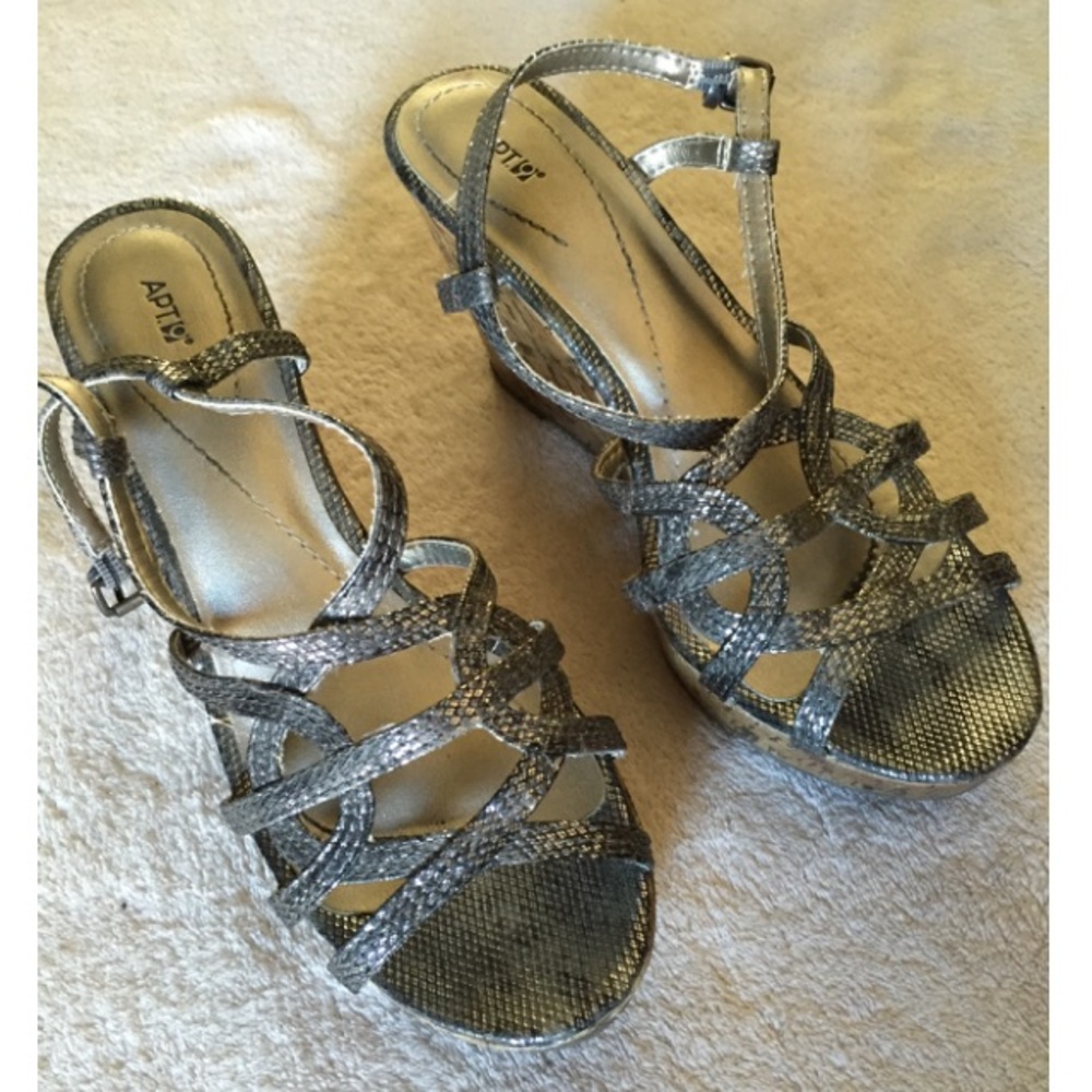 Silver wedges