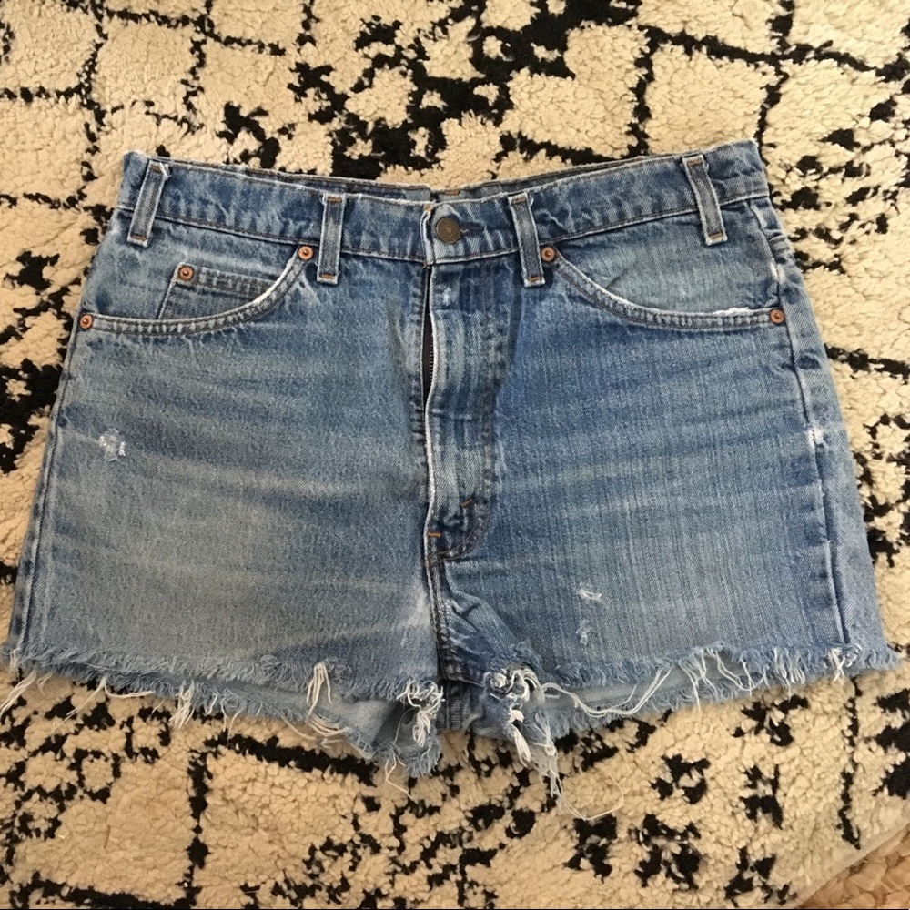 Size 8 Vintage Levi's - shorts