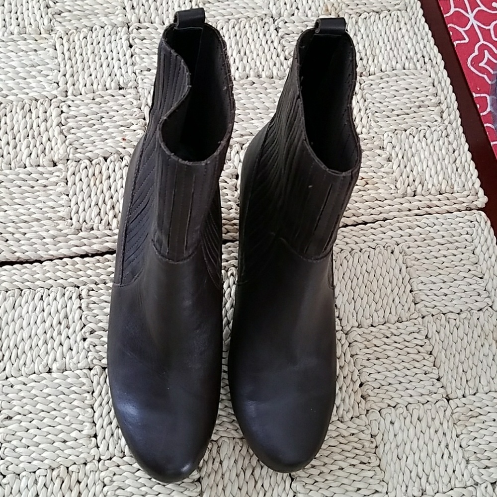 Kenneth Cole Reaction boots