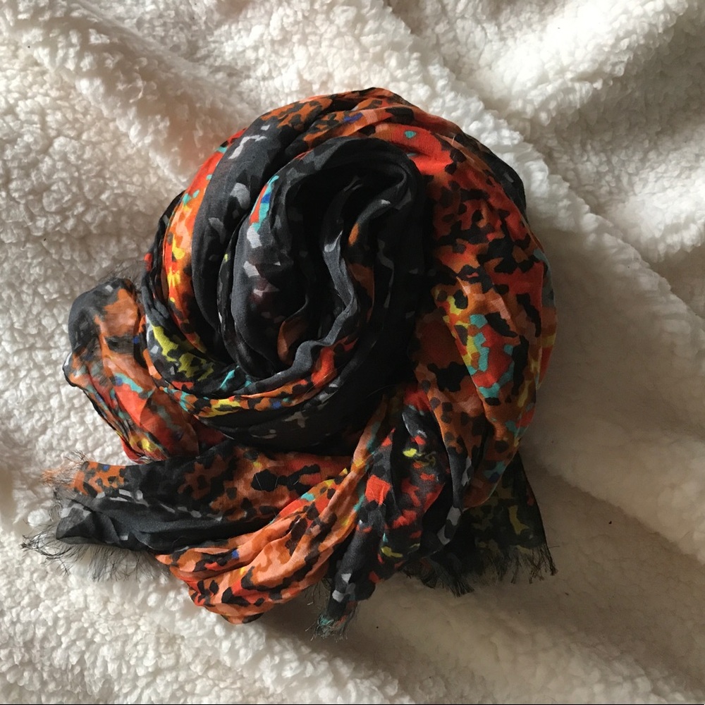 Gap lightweight scarf