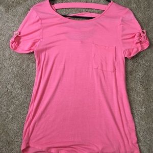 Cute pink shirt with back cutout