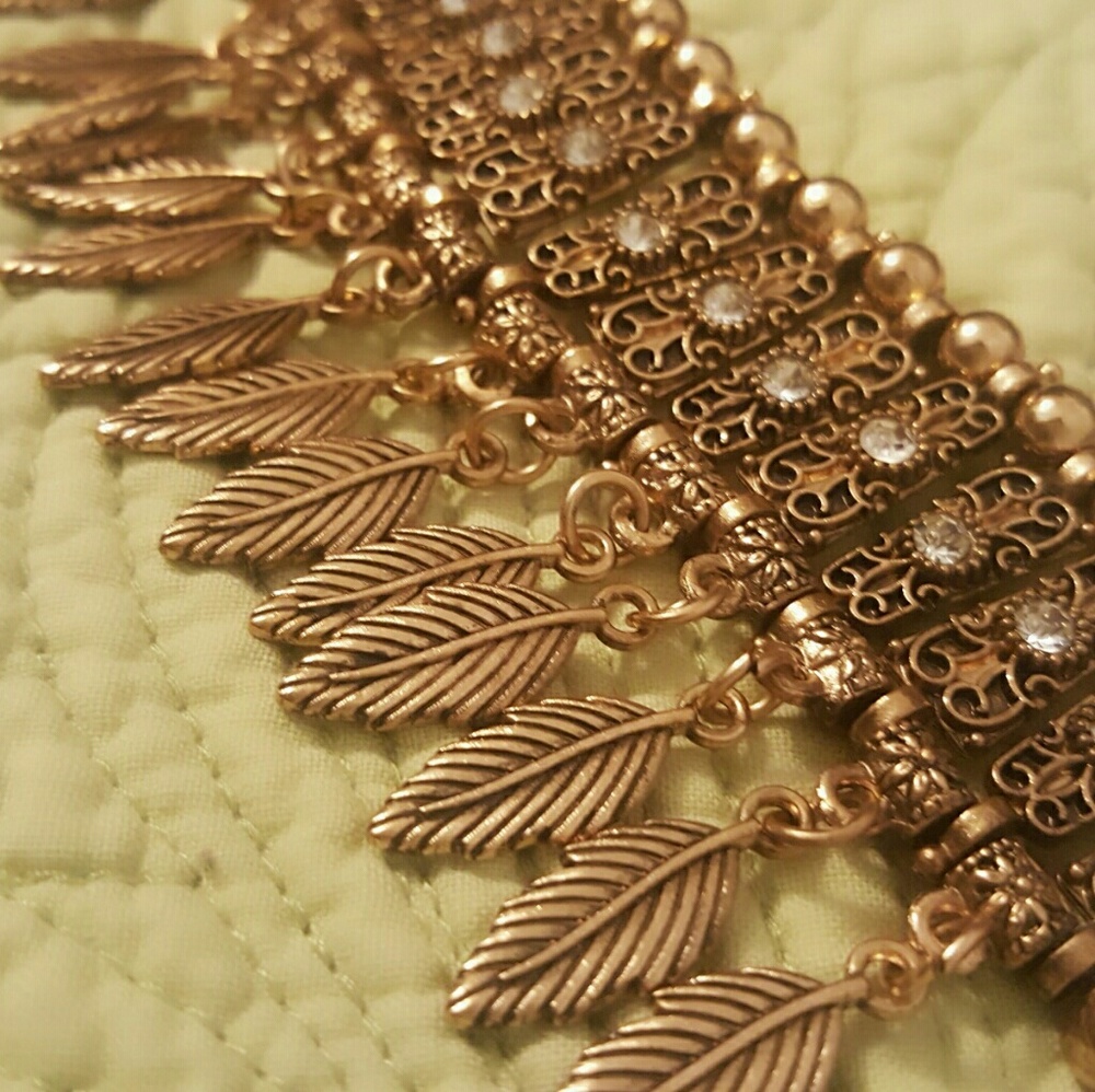 Brand new Adjustable bracelet with leafs