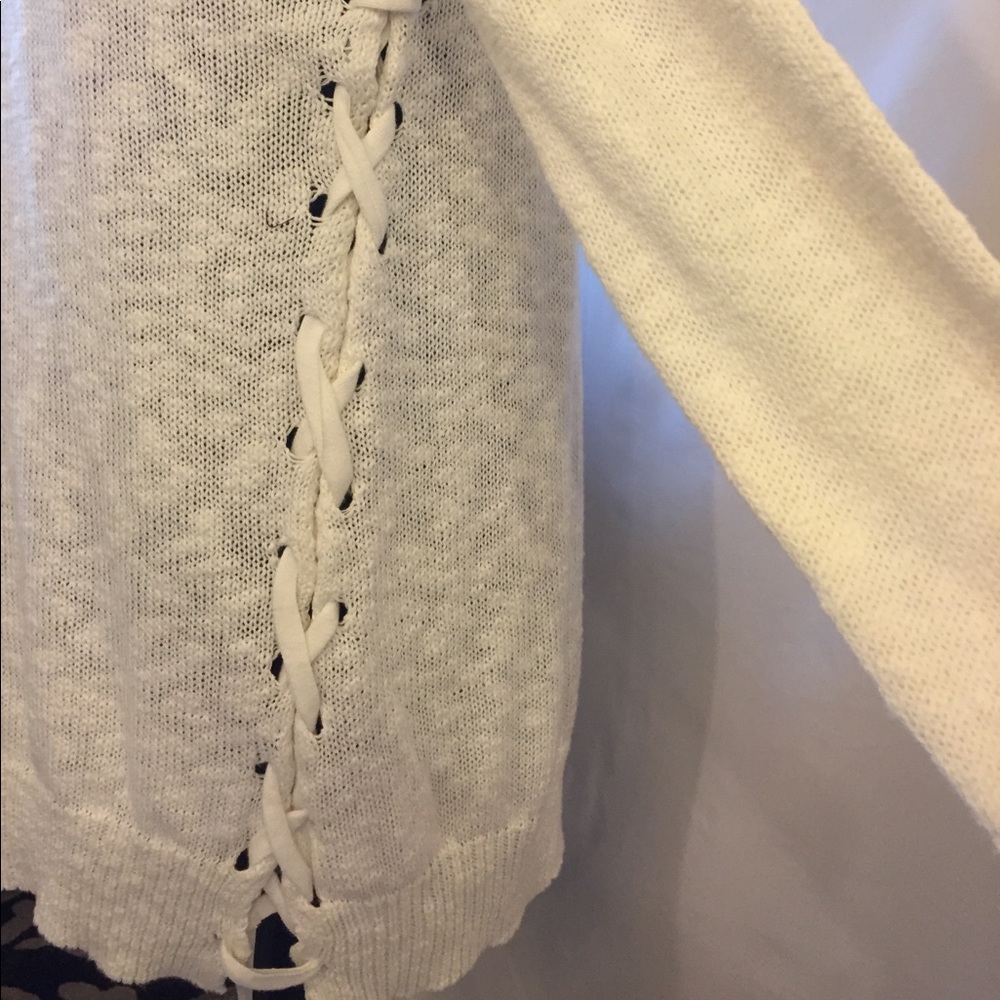 Sweater Top with Threaded Sides - Picture 3 of 4