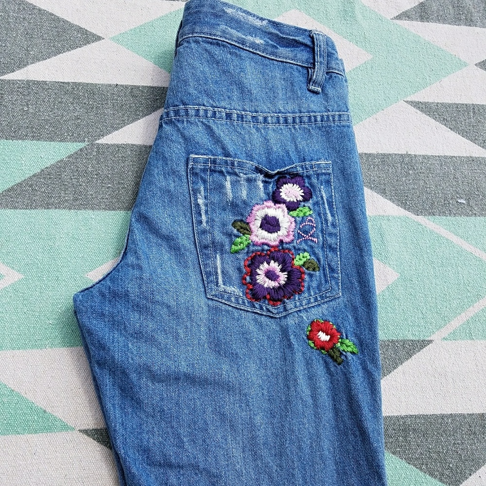 🍀Embroidered Denim sz 25