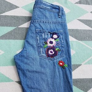 🍀Embroidered Denim sz 25