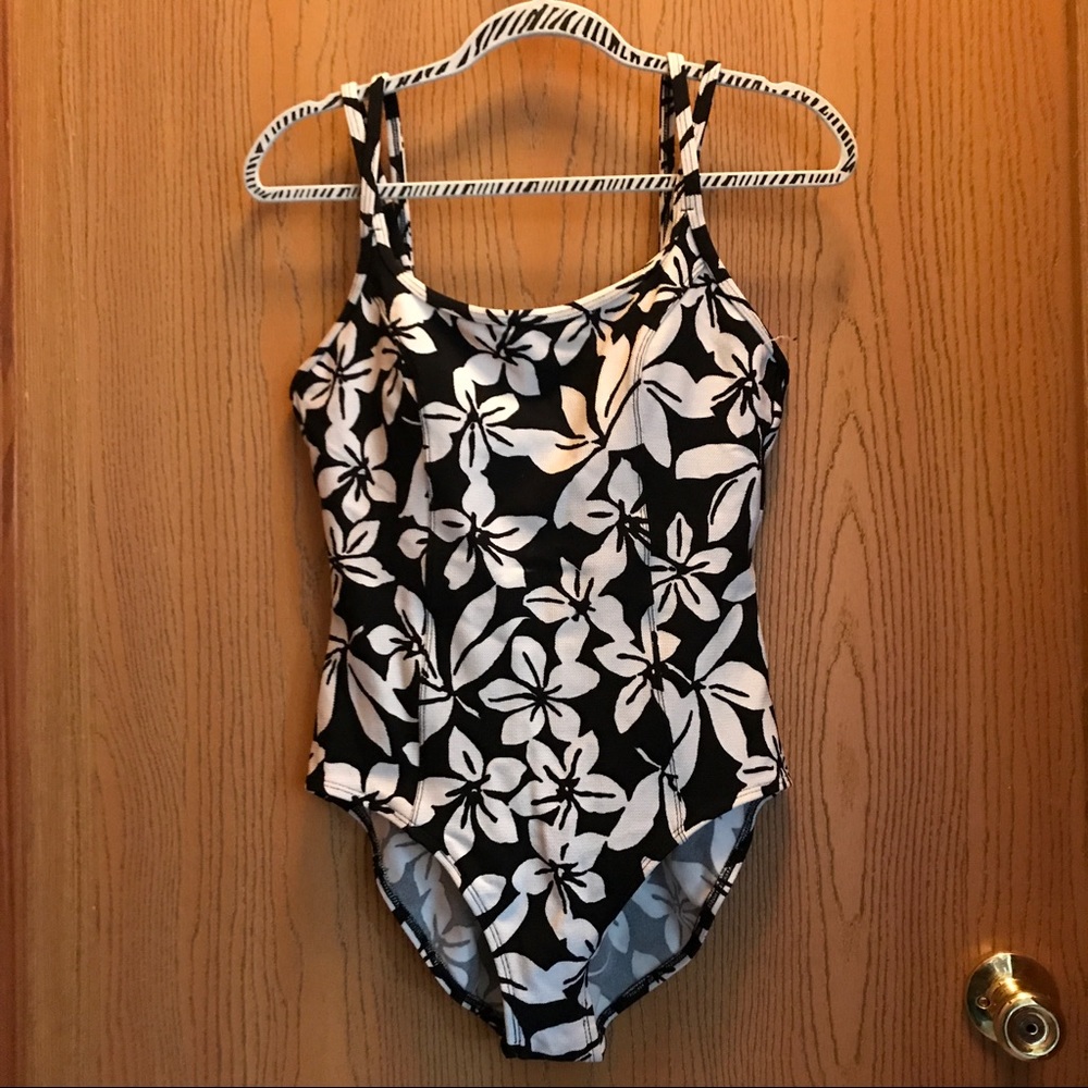 Women's Eddie Bauer 1 pc swimsuit size 16