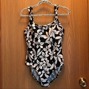 Women's Eddie Bauer 1 pc swimsuit size 16