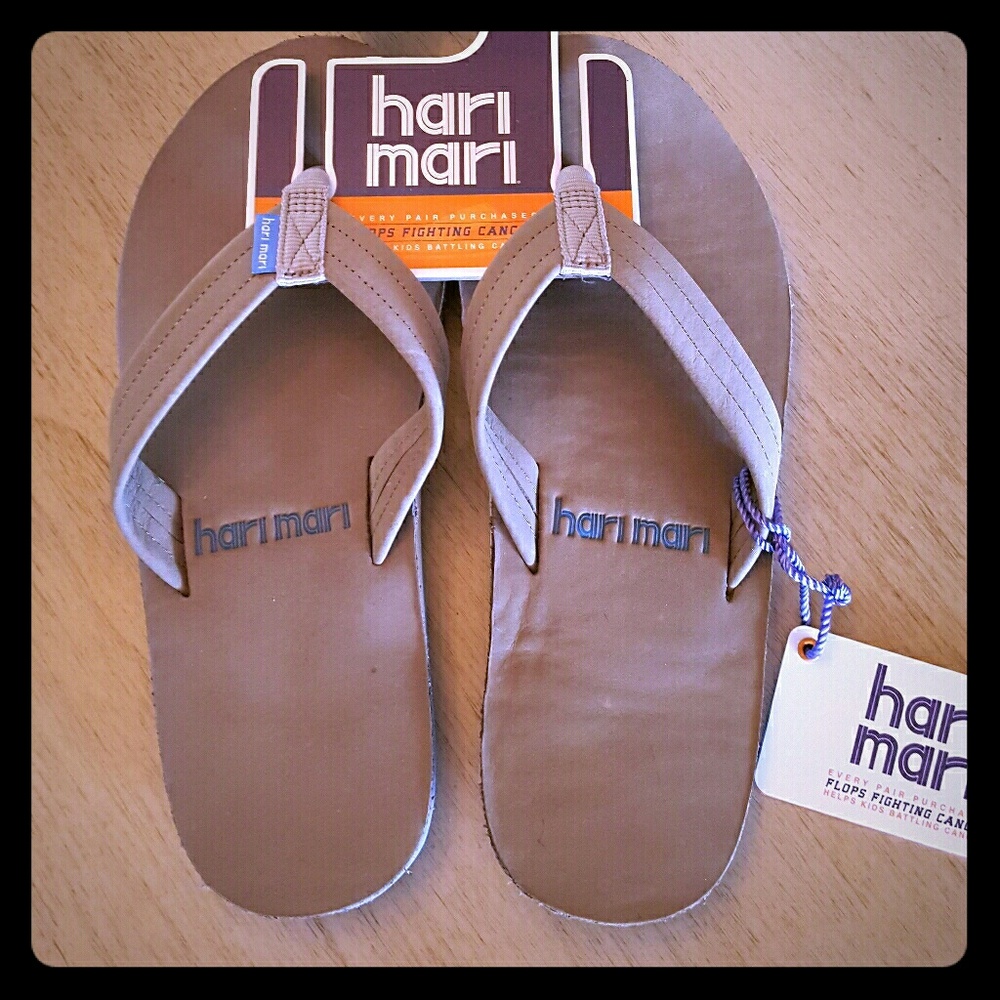 NWT Hari Mari Light Gray Leather Flip-flops