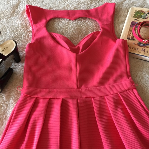 Coral Dress. Perfect for summer days. - Picture 2 of 4