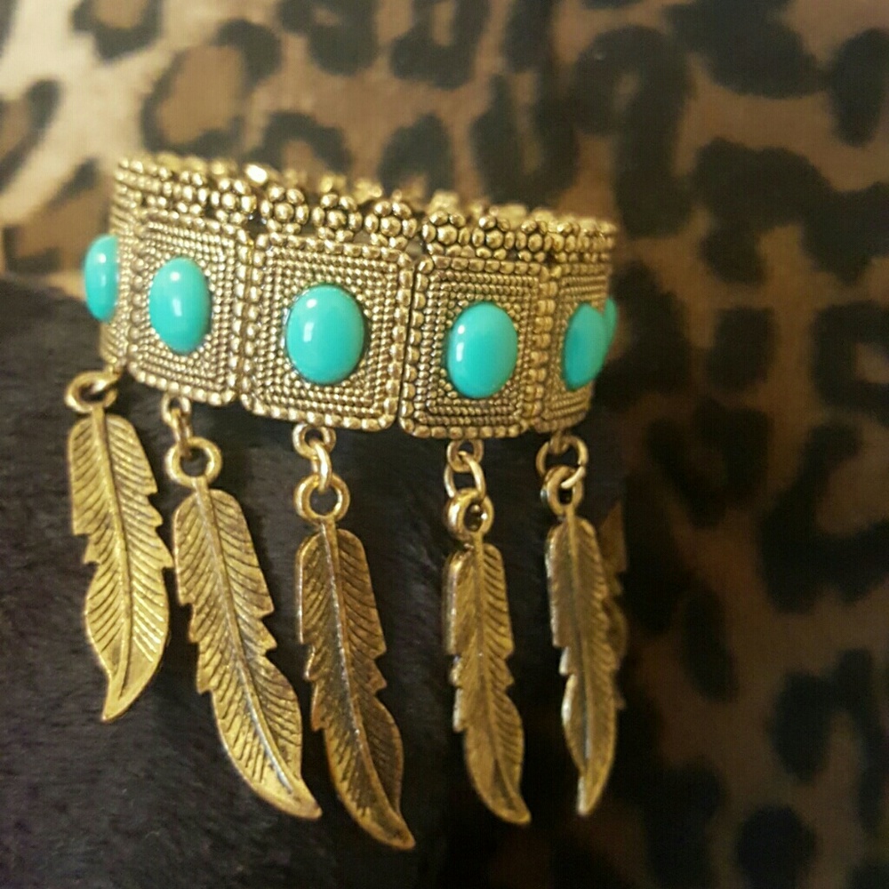 Brand new Stretchable bracelet/ hanging leafs