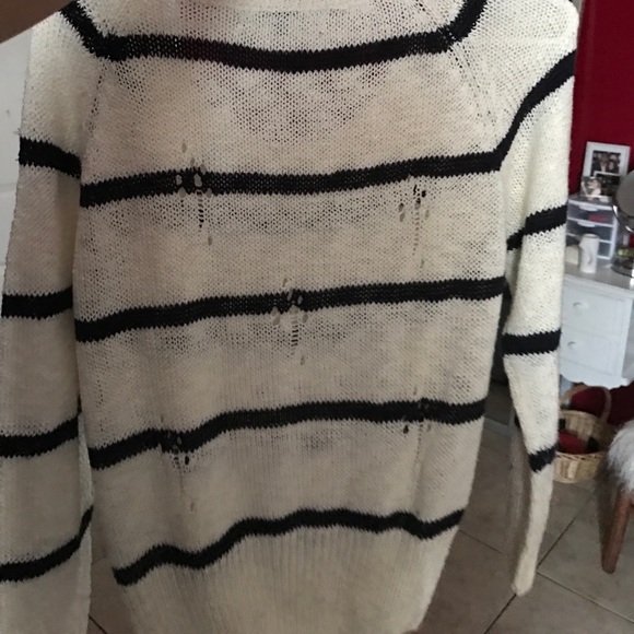 Sweater/shirt - Picture 2 of 4