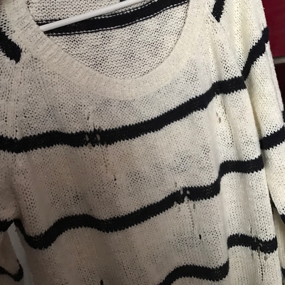 Sweater/shirt - Picture 3 of 4