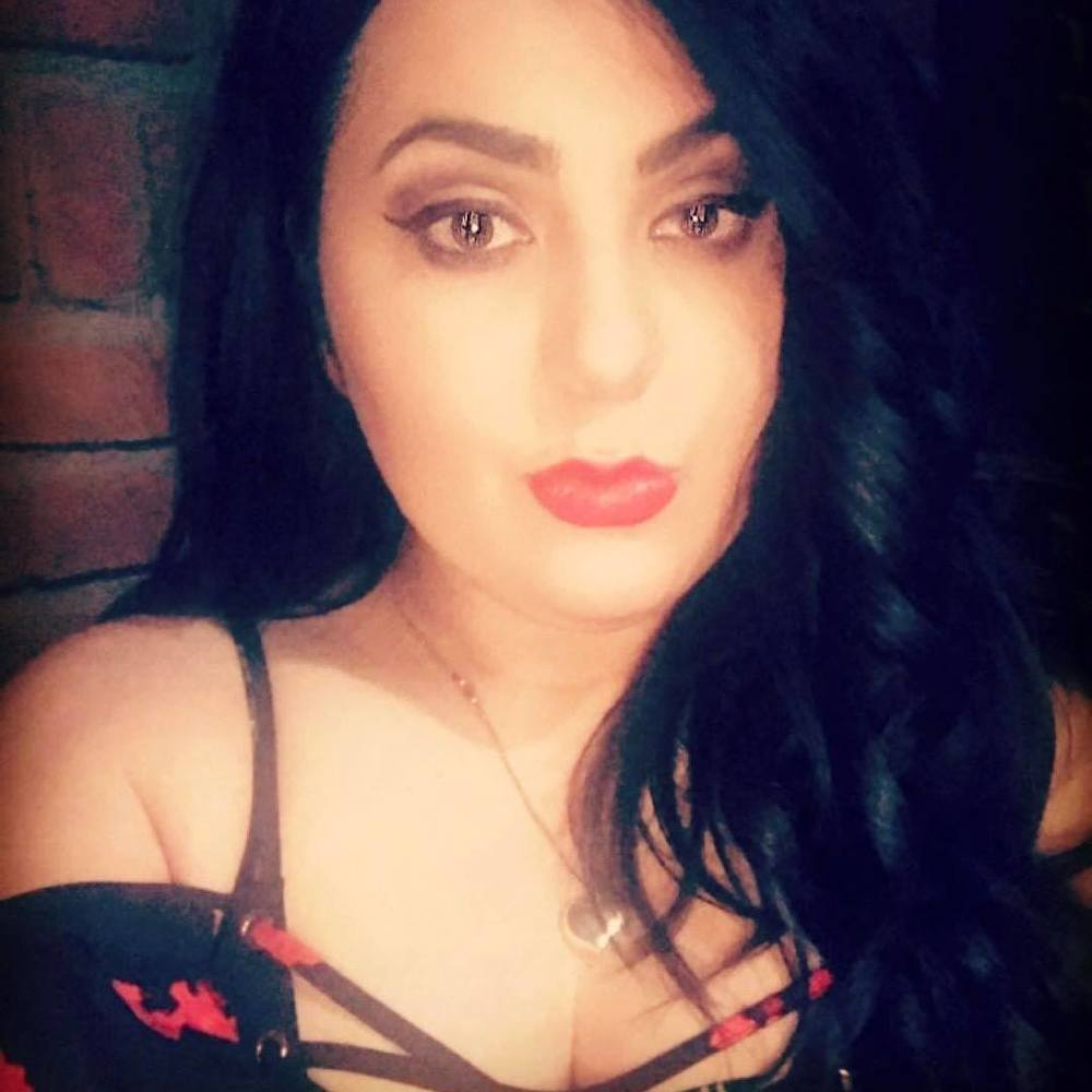 Meet your Posher, Ysela