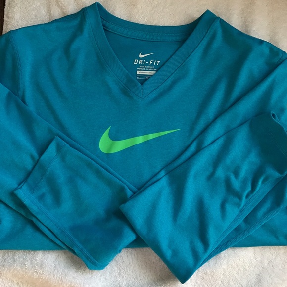 Nike long sleeve shirt - Picture 2 of 3