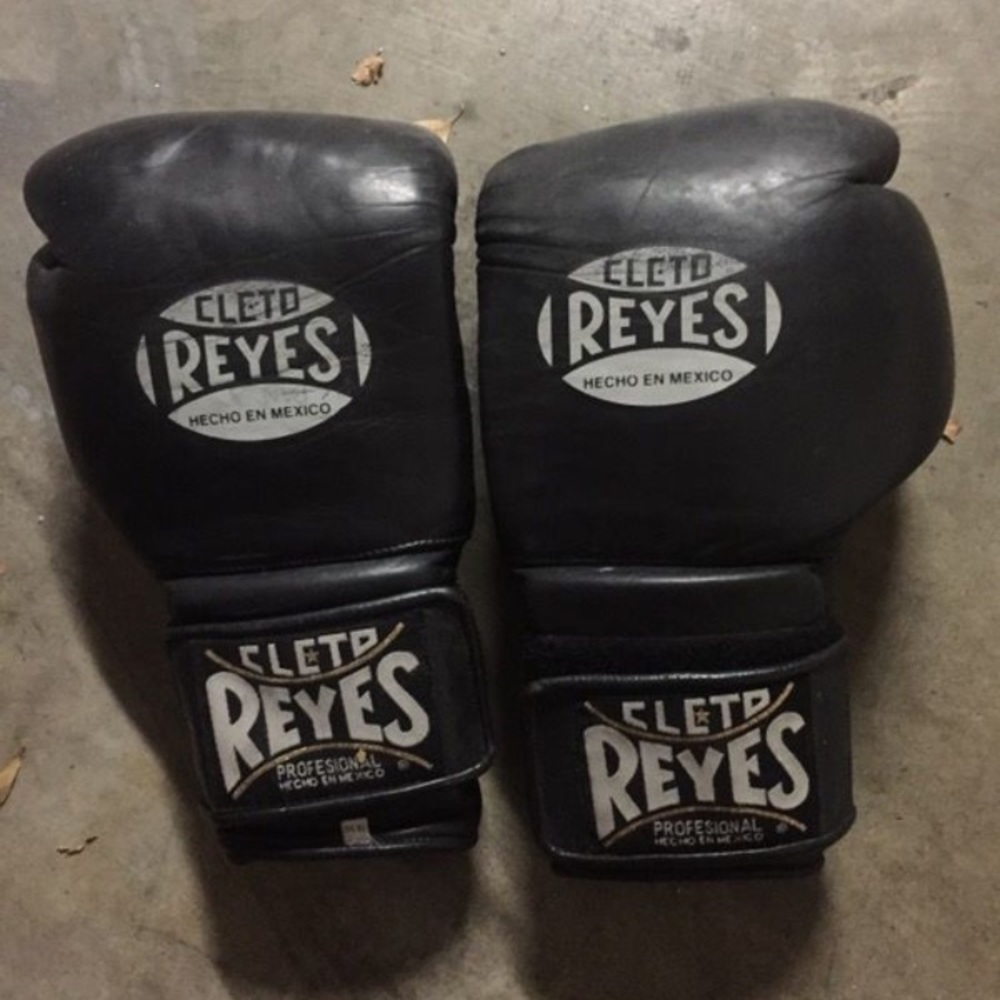 Cleto Reyes gloves