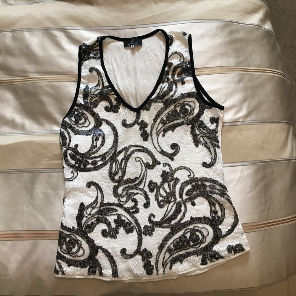 Black and White Sleevless Top