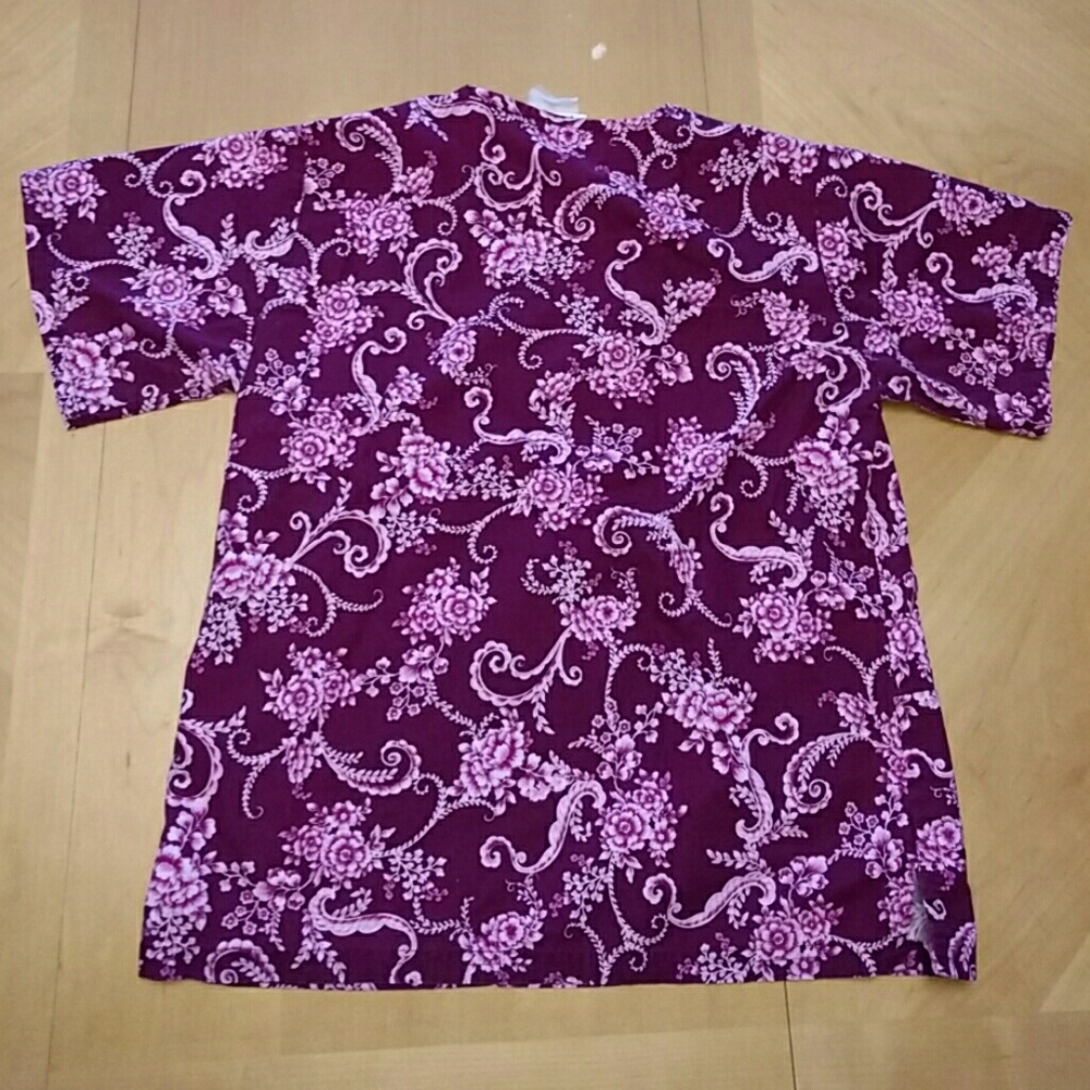 Scrub Top - Picture 2 of 3