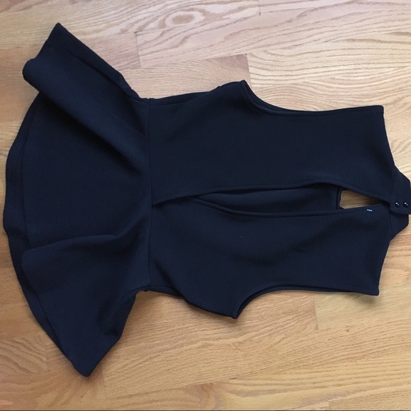 🛑Sold🛑 Sleeveless Black Flare Top - Picture 2 of 4