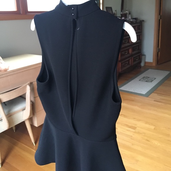 🛑Sold🛑 Sleeveless Black Flare Top - Picture 4 of 4