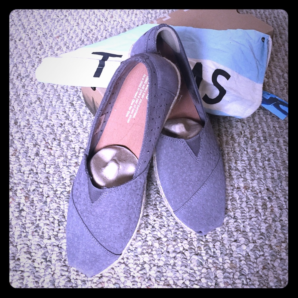 ❌SOLD❌Classic Toms Grey Suede