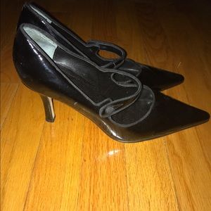 Genuine patent leather pumps