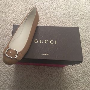 Gucci Tan Leather Flats size 10 M New