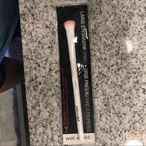 Wet n Wild eyeshadow brush