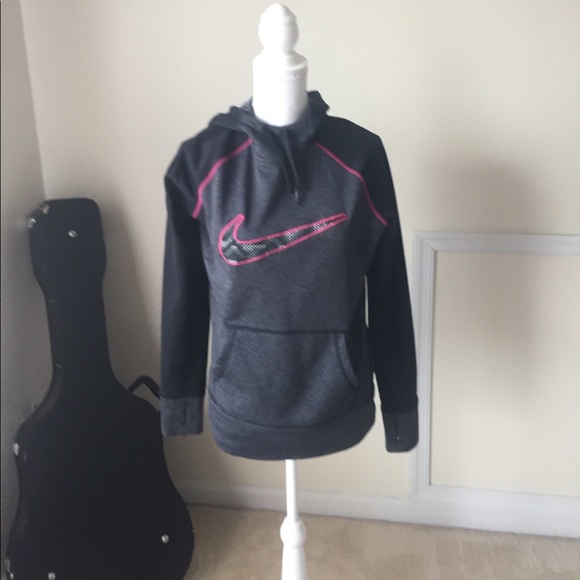 Nike Tops - Nike Sweatshirt