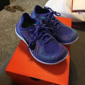 Nike Flyknit Free Runs