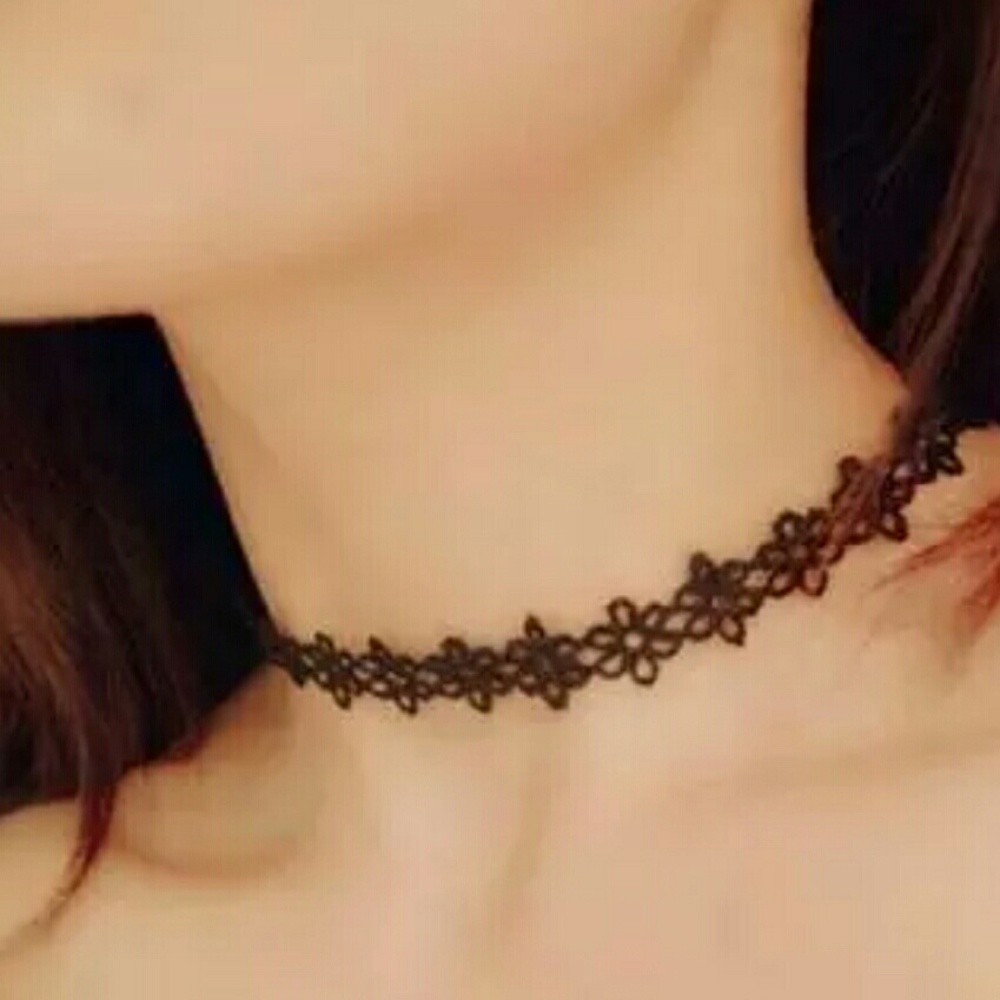 flower choker