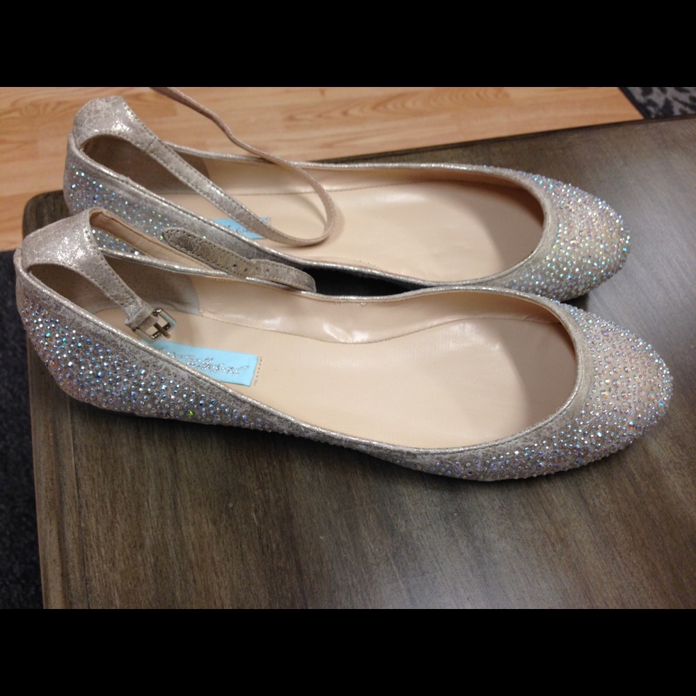 NWOT Betsy Johnson champagne sparkle ballet flats