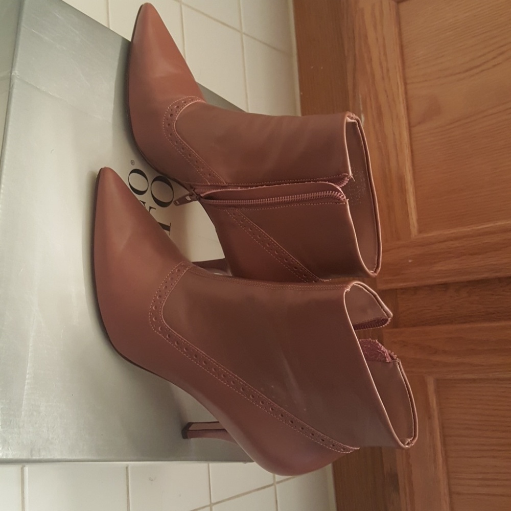 Rose color boot