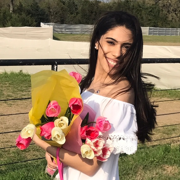 Meet your Beauty Blogger, Desiree - Picture 2 of 7