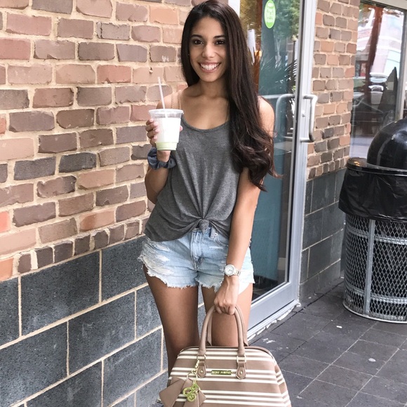 Meet your Beauty Blogger, Desiree - Picture 3 of 7