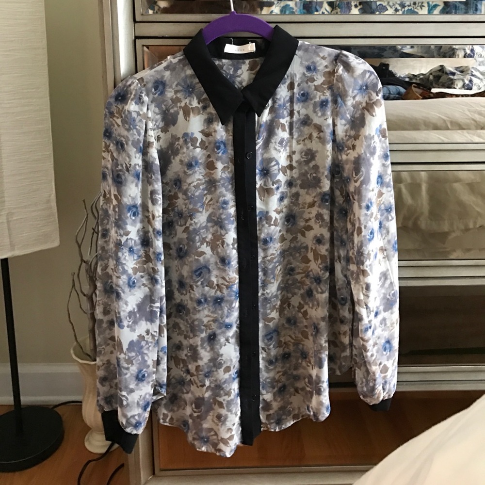 SOLD 🚫 Button down shirt