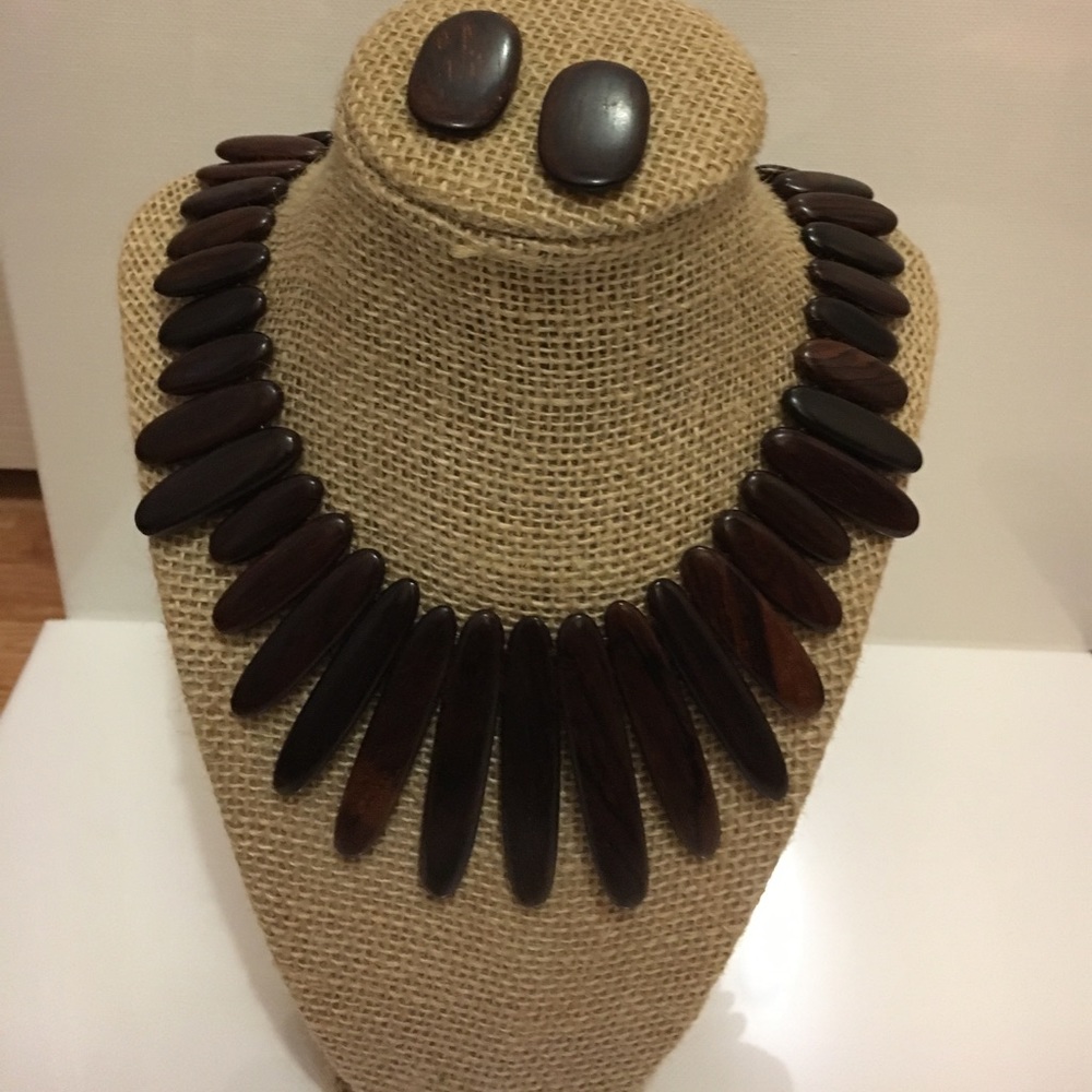 Stunning Rosewood Collar necklace/earrings Set