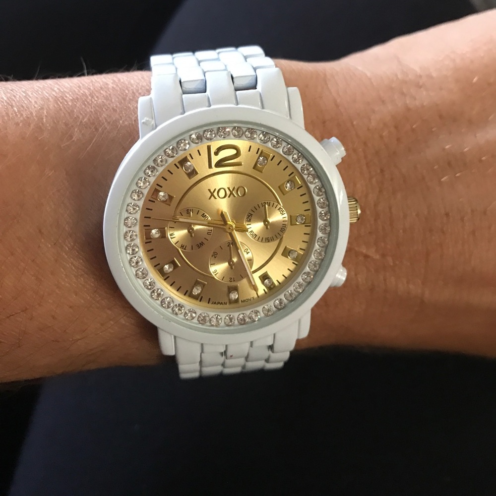White and gold XOXO watch