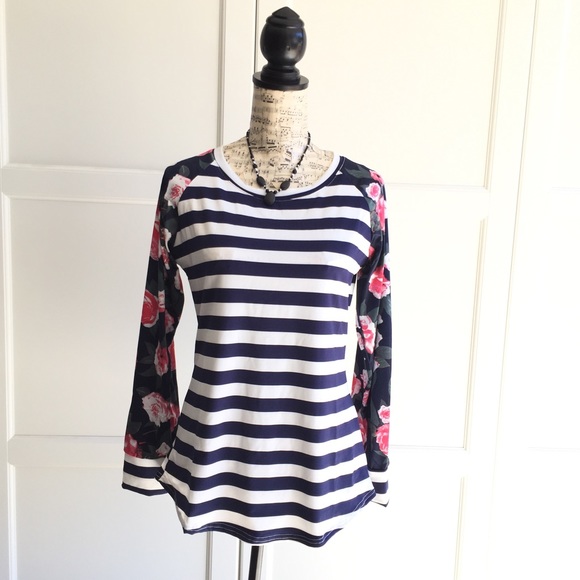 💥Navy Striped Floral Sleeve Top - Picture 2 of 6